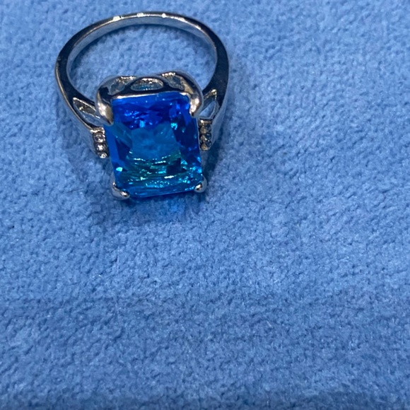 New, Fashion Jewelry, beautiful blue stone ring. Size 8 - Picture 2 of 4